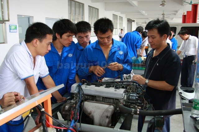 发动机实训场室