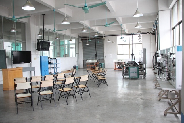 发动机实训场室