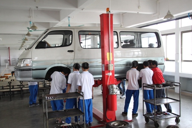 汽车底盘实训场室