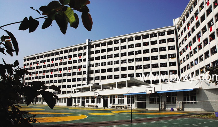 珠江公寓生活区，看到运动场了么