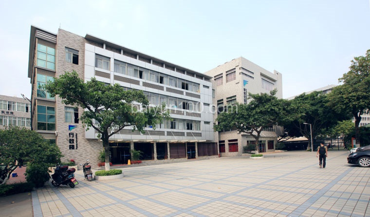 行政楼-教师在这里面办公