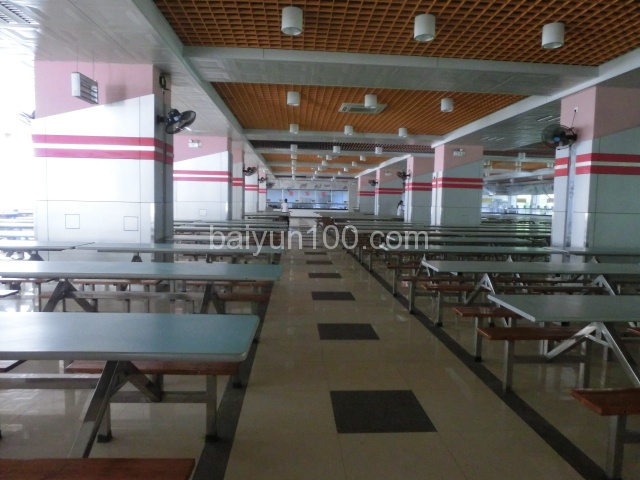 学校饭堂，还有一个饭堂在珠江公寓生活区