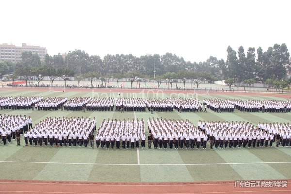 看看这整齐的军姿