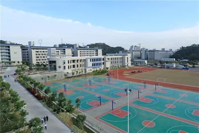 市商贸旅游高级职业技术学校位于惠城区三栋镇福长岭,由原惠州商业