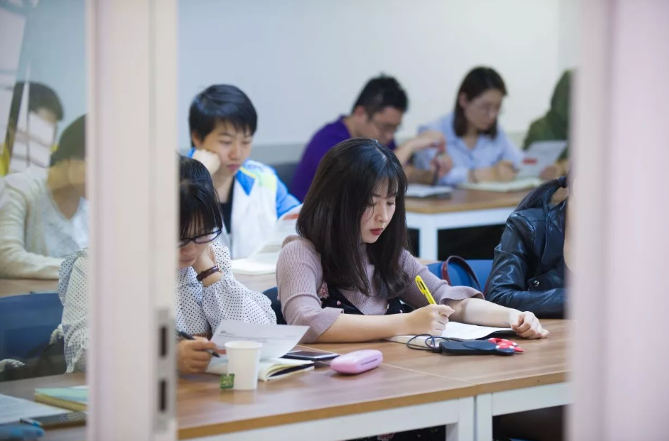 女生就业前景最好的十大热门专业（附详细介绍）-广东技校排名网