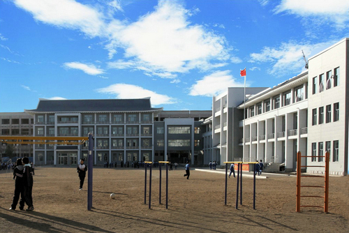 延边第三中学校始建于1958年的敦化县师范学校.