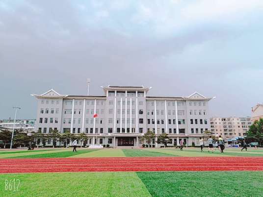 延边第三中学校始建于1958年的敦化县师范学校.