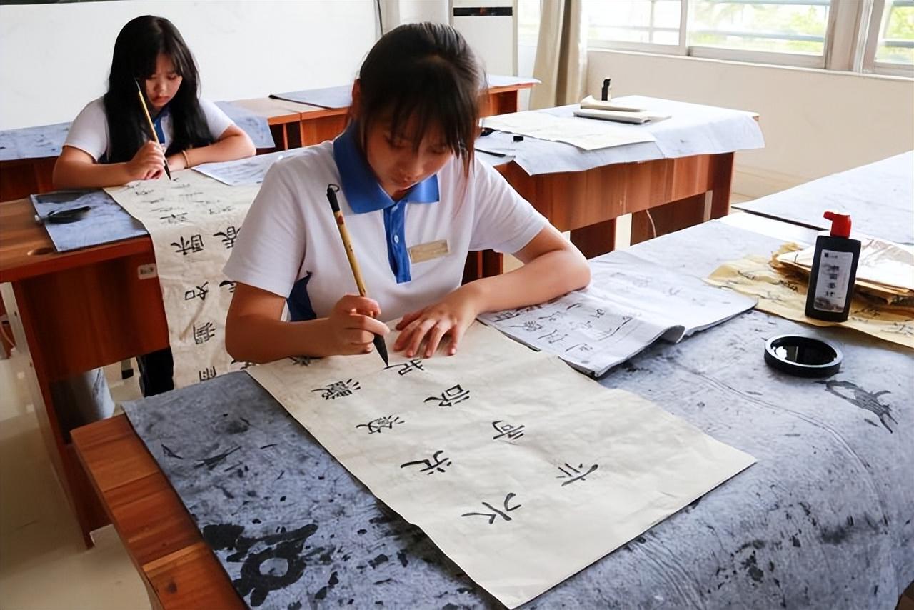 深圳中專(zhuān)學(xué)校（附全部深圳中職學(xué)校名單）-廣東技校排名網(wǎng)